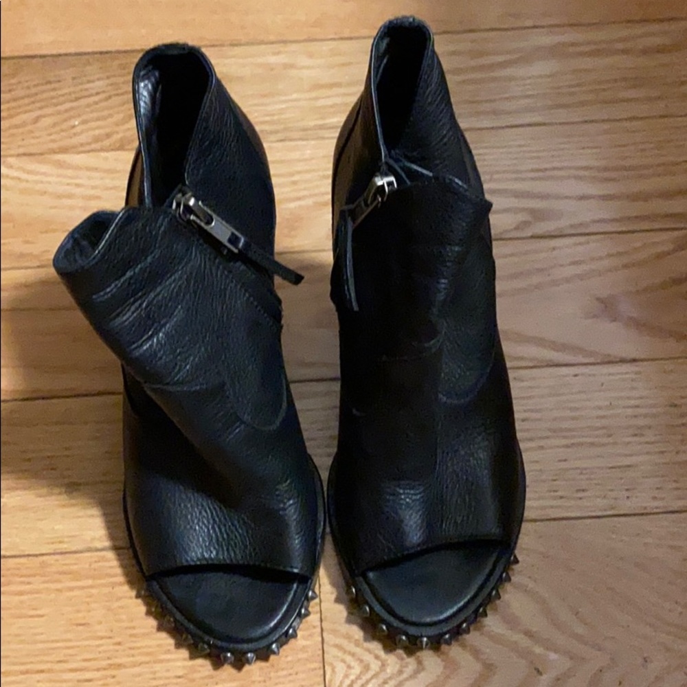 Peep toe ASH booties